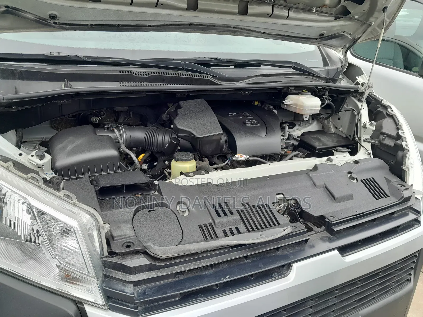 Toyota HiAce 2021 White
