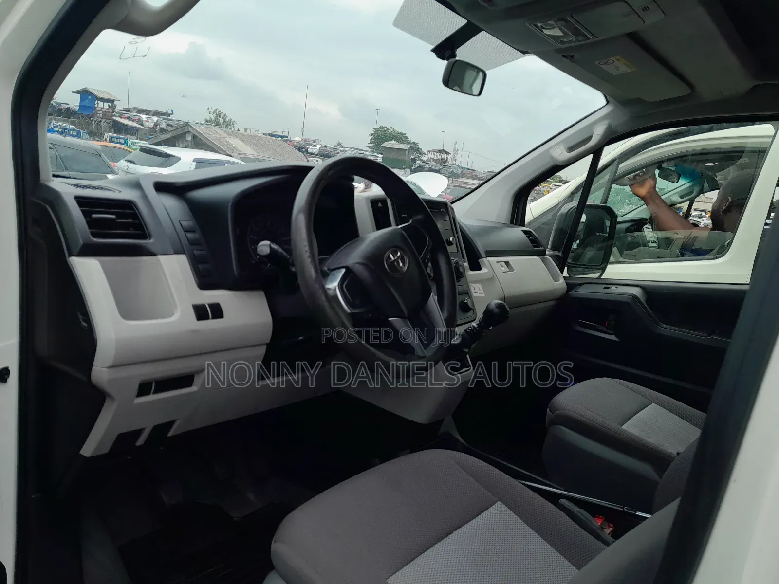 Toyota HiAce 2021 White