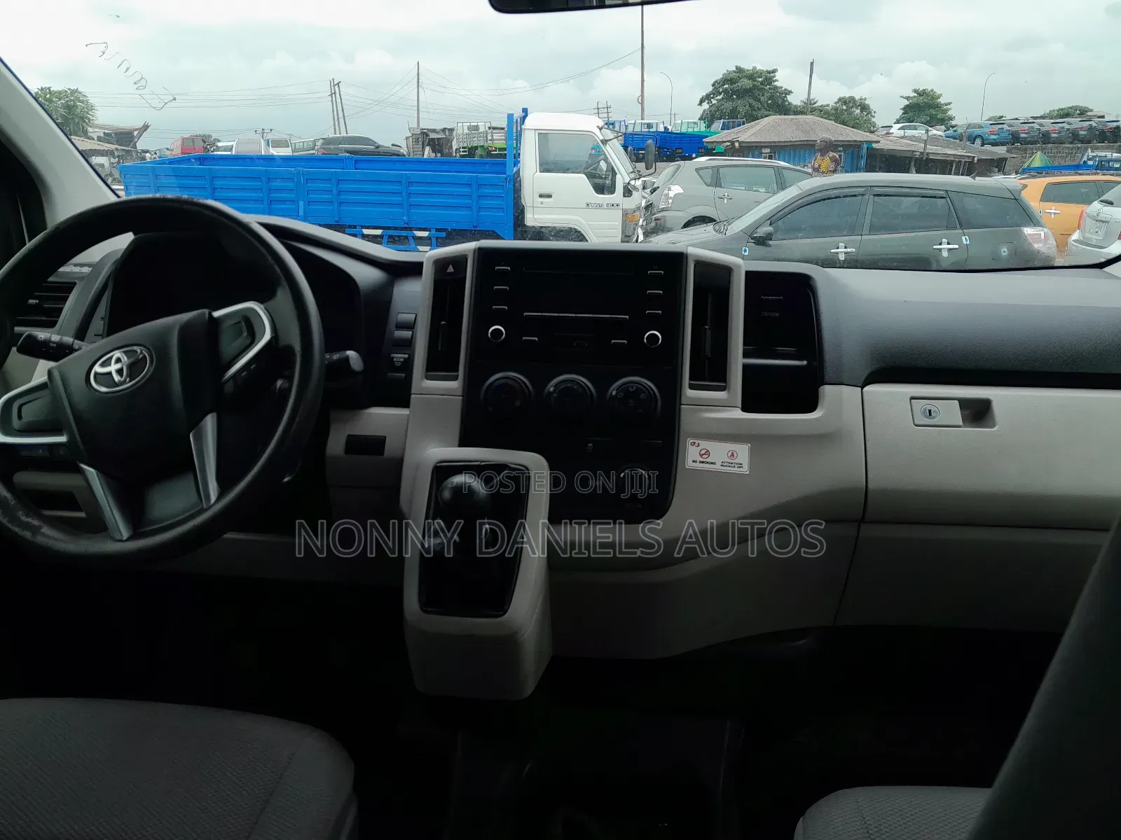 Toyota HiAce 2021 White