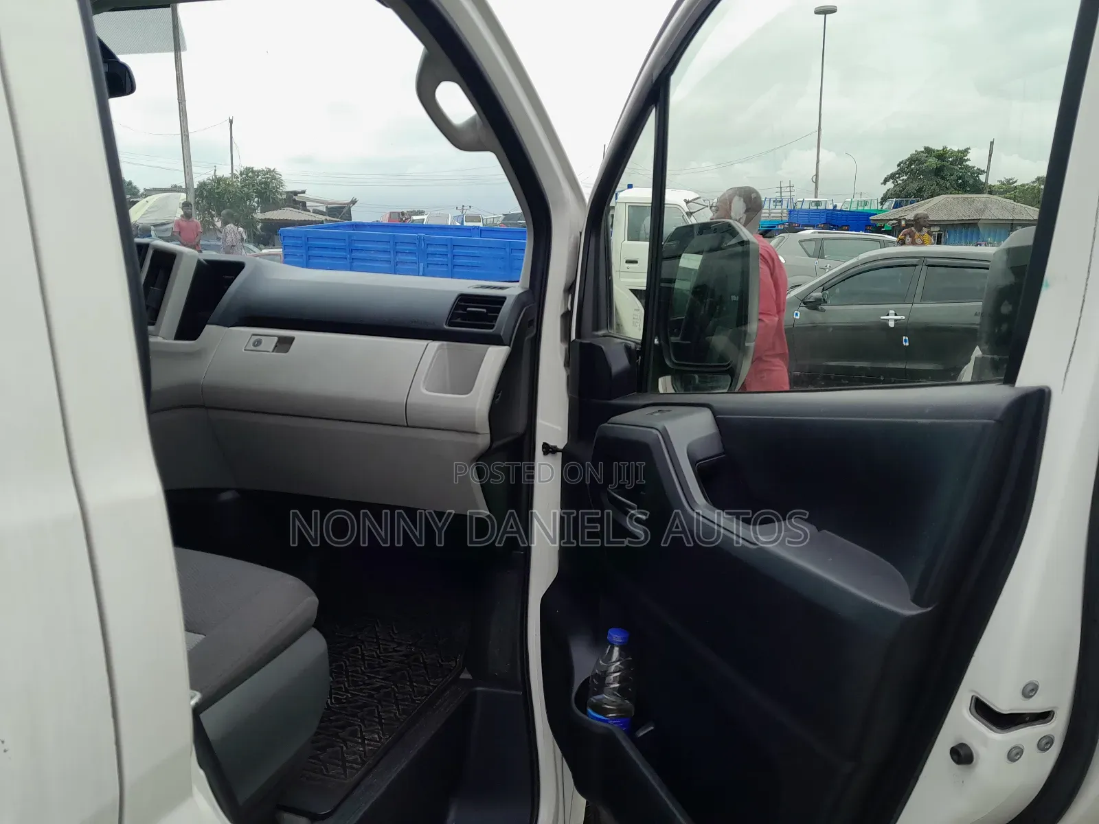 Toyota HiAce 2021 White