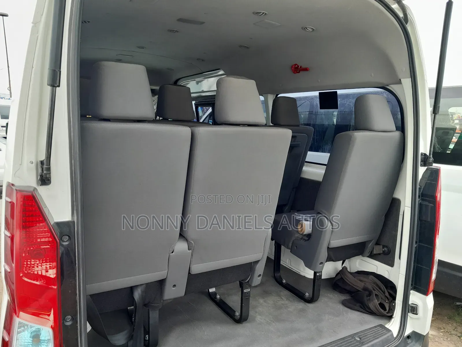 Toyota HiAce 2021 White