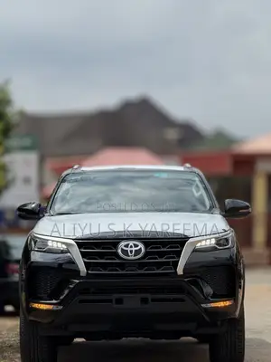 New Toyota Fortuner 2.4 D AWD 2024 Black