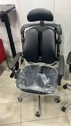Curved Chairs for Ergonomic Seating