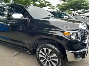 Toyota Sequoia Platinum FFV 4dr SUV 4WD (5.7L 8cyl 6A) 2015 Black