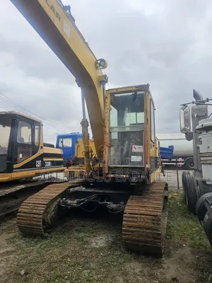 215 Excavator Tokunbo