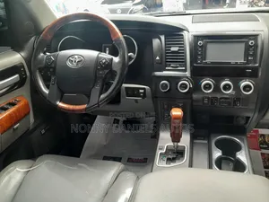 Toyota Sequoia Platinum 4x4 2020 Silver