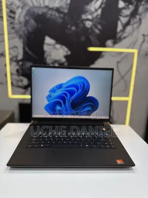 Laptop Dell Alienware M16 R1 32GB AMD Ryzen 9 SSD 2T