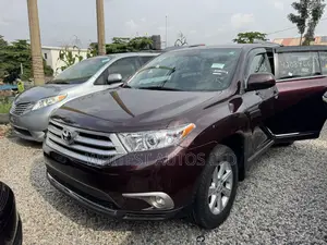 Toyota Highlander SE 2012 Brown
