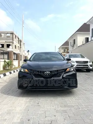 Toyota Camry SE 2022 Black