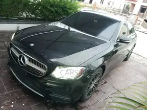 Photo - Mercedes-Benz E300 2017 Black