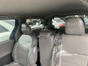 Toyota Sienna SE Premium (3.5L 6cyl 8A) 2018 Black
