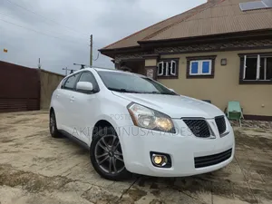 Photo - Pontiac Vibe 2.4L 2010 White