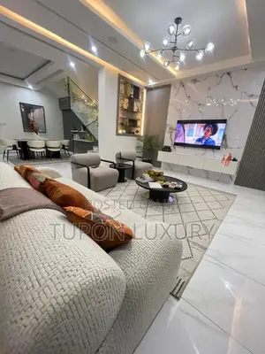 Luxury 4 Bedroom Duplex With Bath Tub, Pool Gym