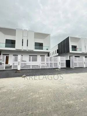 4bdrm Duplex in Orchid, Chevron for sale