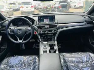 Honda Accord 2018 White