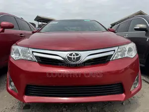 Toyota Camry XLE 4dr Sedan (2.5L 4cyl 6A) 2013 Red