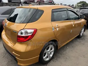 Toyota Matrix Hatchback FWD (1.8L 4cyl 5M) 2010 Gold