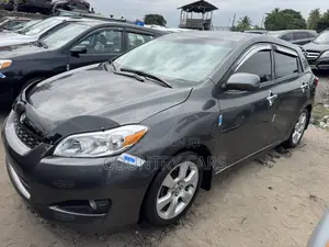 Toyota Matrix L Hatchback FWD (1.8L 4cyl 5M) 2013 Gray