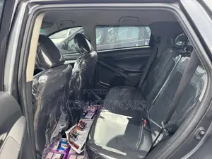 Toyota Matrix L Hatchback FWD (1.8L 4cyl 5M) 2013 Gray
