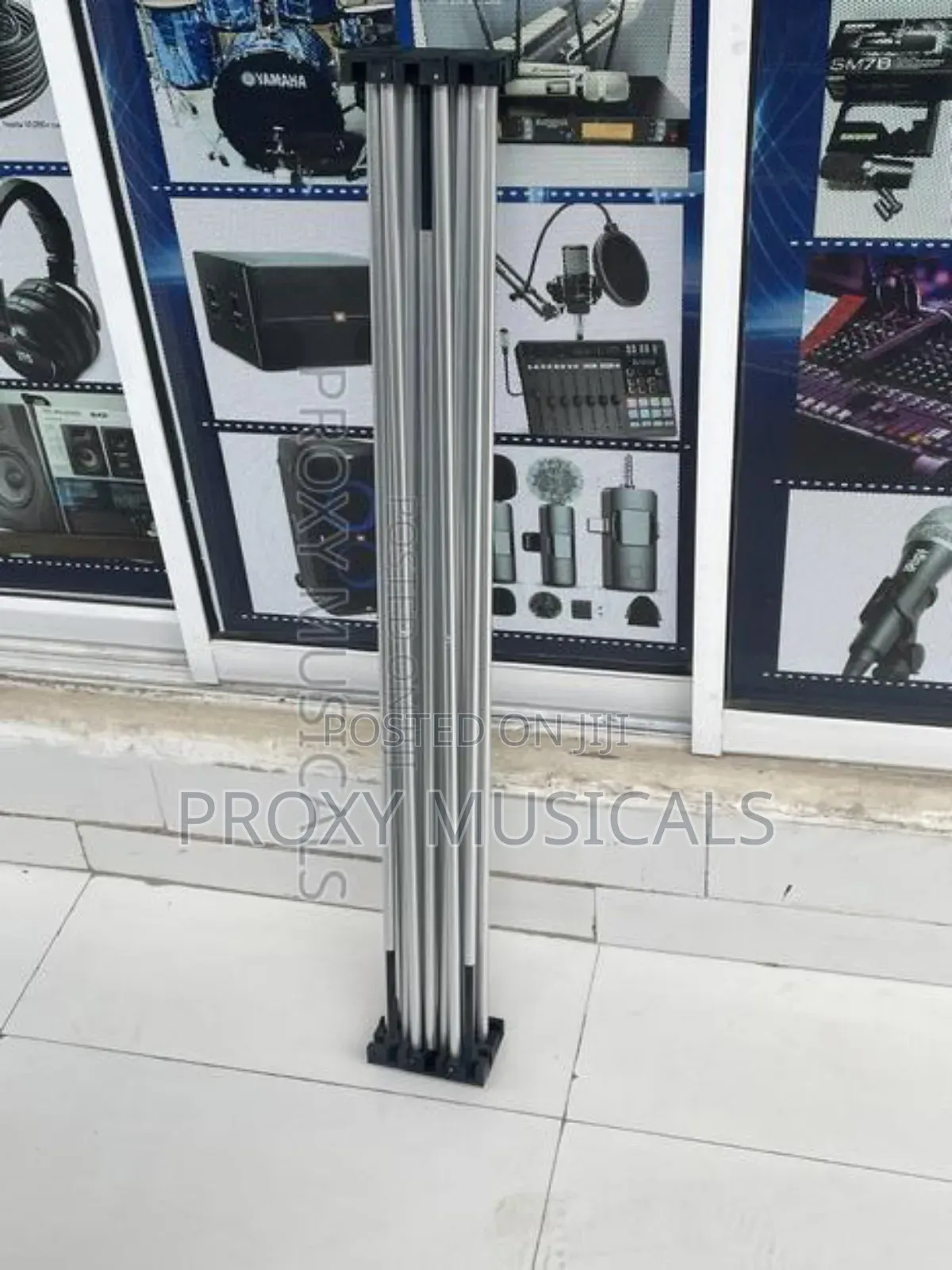 3-Legged Dj Skeleton Stand