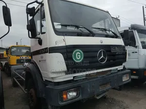 Mercedes 2324 Cap and Chassis