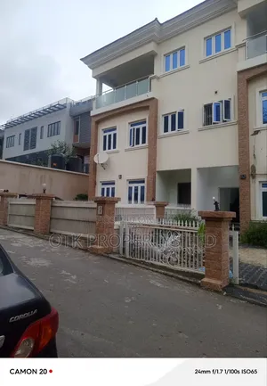 5bdrm Duplex in At Ishaqu Rabiu for rent