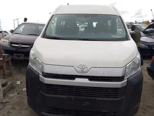 Toyota HiAce 2001 White