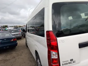 Toyota HiAce 2001 White