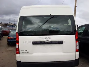 Toyota HiAce 2001 White