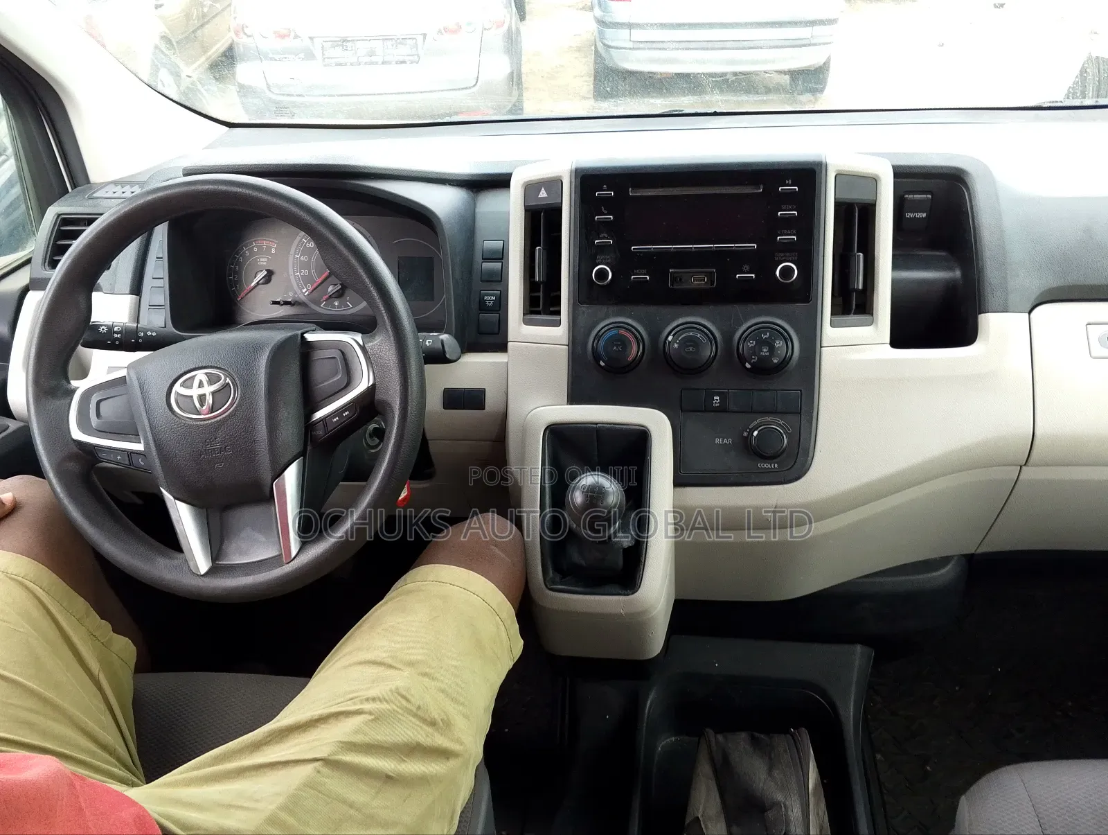 Toyota HiAce 2001 White