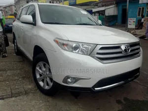 Toyota Highlander SE 2011 White