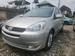 Toyota Sienna 2006 Gold