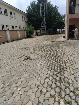 2bdrm Block of Flats in Utako District for sale