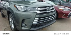 Toyota Highlander Limited Platinum 4x2 V6 (3.5L 6cyl 8A) 2018 Green