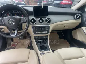 Mercedes-Benz GLA 250 2017 White