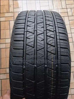 275/40 R 22 Continental Tire