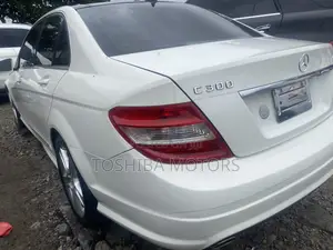 Mercedes-Benz C300 Sport 4Matic Sedan AWD (3.0L 6cyl 7A) 2011 White