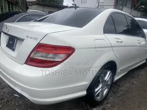 Mercedes-Benz C300 Sport 4Matic Sedan AWD (3.0L 6cyl 7A) 2011 White