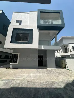 Photo - Furnished 4bdrm Duplex in Chevron for sale
