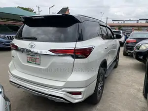 Toyota Fortuner 2021 White
