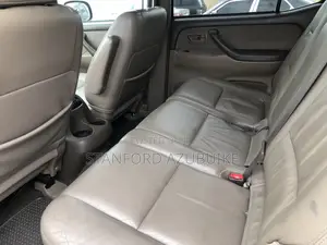 Toyota Sequoia Limited 4dr SUV 4WD (4.7L 8cyl 4A) 2004 Red