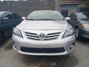 Toyota Corolla LE 4dr Sedan (1.8L 4cyl 4A) 2013 Silver