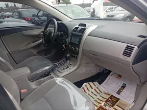 Toyota Corolla LE 4dr Sedan (1.8L 4cyl 4A) 2013 Silver