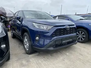 Toyota RAV4 XLE AWD 2020 Blue