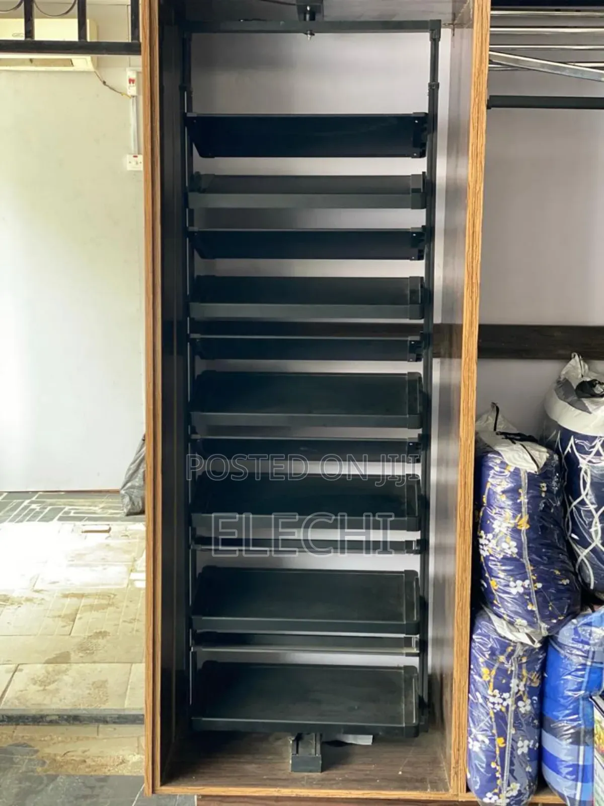 Inbuilt Shoe 👟 Rack
