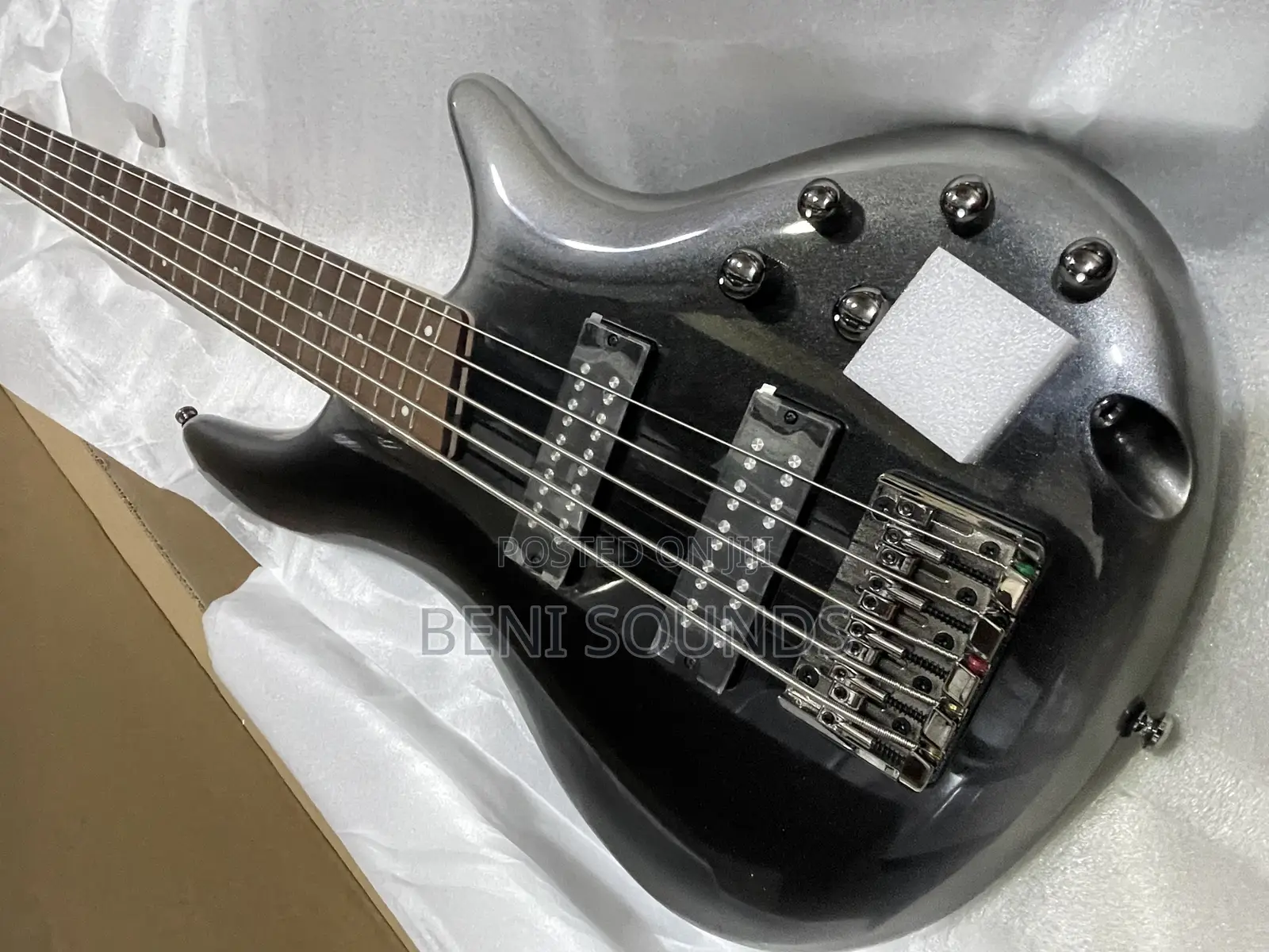 Ibanez Sr305 5 Strings Guitar