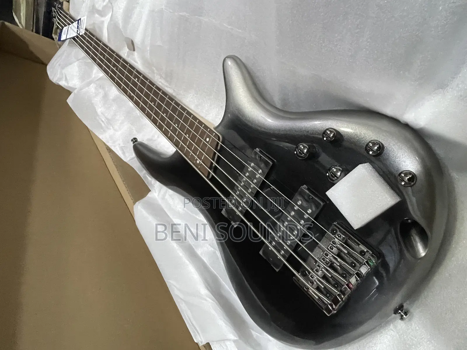 Ibanez Sr305 5 Strings Guitar