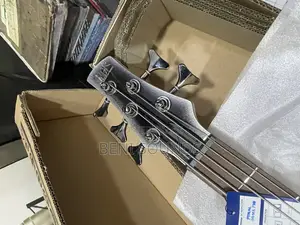 Ibanez Sr305 5 Strings Guitar
