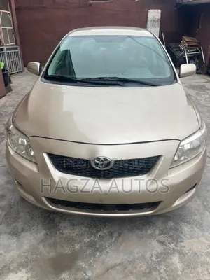Toyota Corolla LE 4dr Sedan (1.8L 4cyl 4A) 2010 Gold