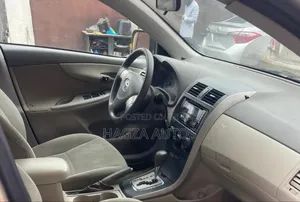 Toyota Corolla LE 4dr Sedan (1.8L 4cyl 4A) 2010 Gold